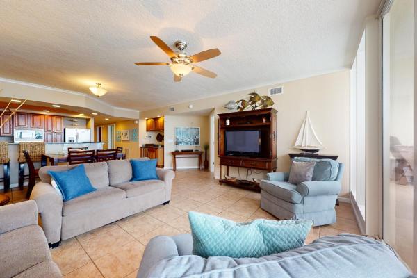 The Colonnades 302