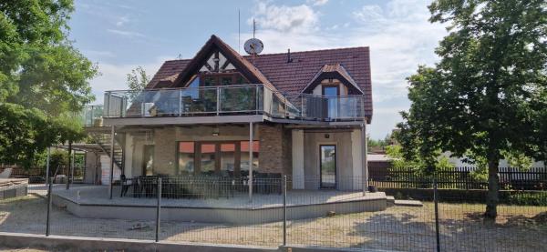 Vadvirág Villa
