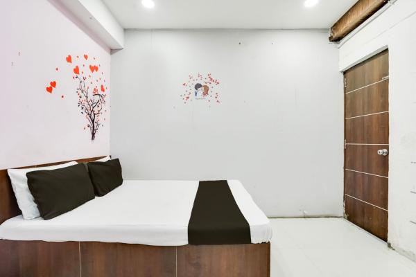 Oyo 700751 Day Night Rooms