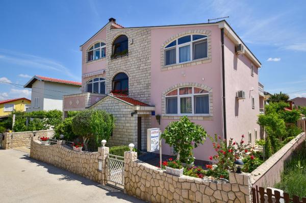 Apartments Marinović Нин