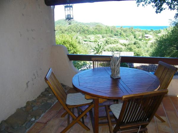Mini Villa St-Lucie Porto-Vecchio vue mer 5mnplage, Забронировать Дом для отпуска Отели South Corsica с парковкой, Парковка