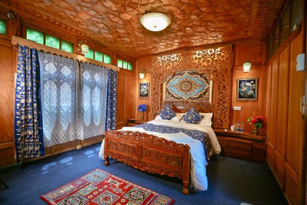 Lily Of The World Houseboat, Забронировать Отель Сринагар Jammu & Kashmir Ski