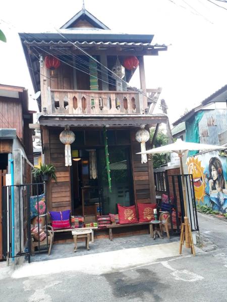 Huen Chiang Man Hostel, Забронировать Хостел Си-Пхум 