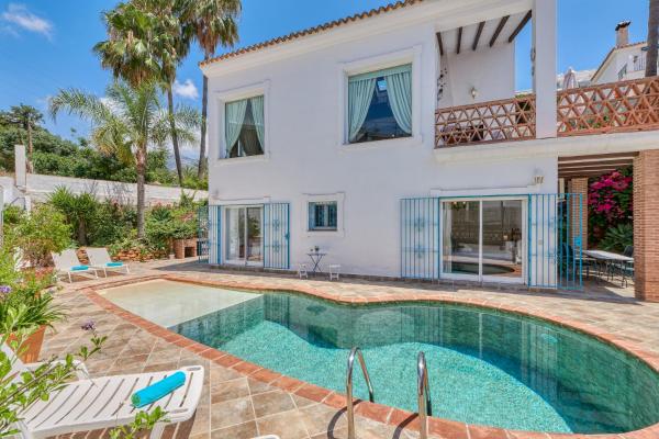 Amapola House Exclusive Private Pool, BBQ & Pet Friendly Torreblanca Fuengirola by Groway Home, Забронировать Апартаменты/квартира Отели Фуэнхирола с парковкой, Парковка