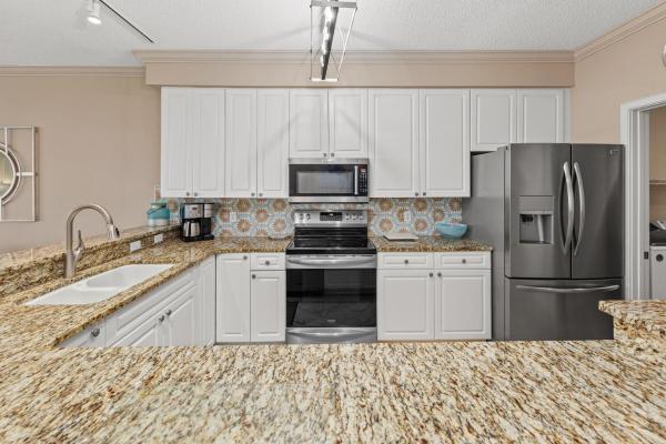 Elegant 4BD 4Ba with Stunning Ocean Views and direct Beach & Pool Access