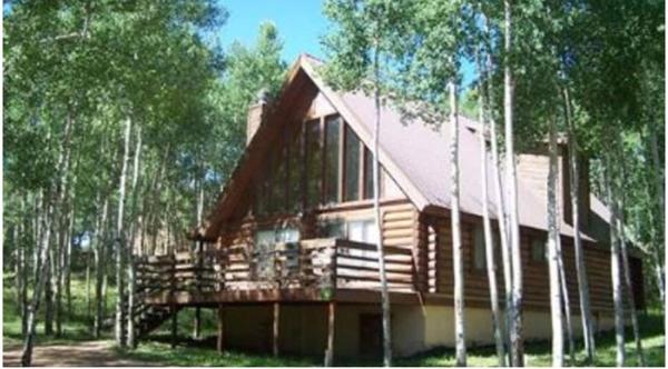 Entire Charming Cabin With Lake And Mountain View for 10 People