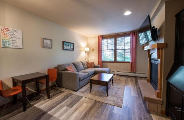 Contemporary Condo Easy Access to Slopes and the Village - Zephyr Mountain Lodge Premium-Rated 1102