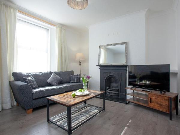 Torquay - House - Sleeps 6 - Pet Friendly