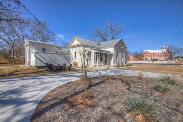 Gorgeous Home 1 Blk From Main w/ Hot Tub & Fire Pit!