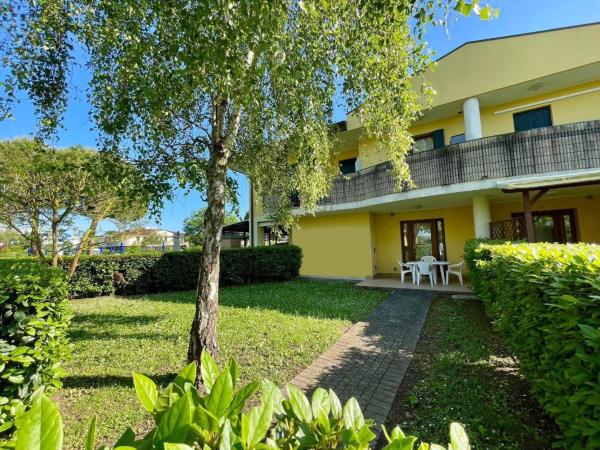 Holiday House With Pool and Garden