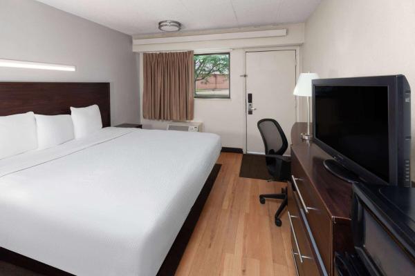 Travelodge by Wyndham Peoria