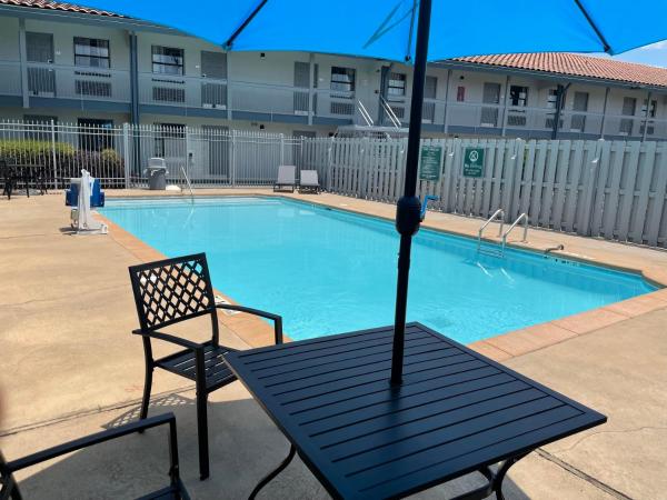 Travelodge by Wyndham Tuscaloosa