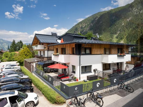Appartements ALMA, Забронировать Отель Отели Майрхофен с парковкой, Парковка