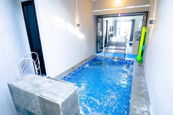 Villa Cendana Syariah Private Pool by Masterpiecevilla, Забронировать Вилла Бату провинция Восточная Ява