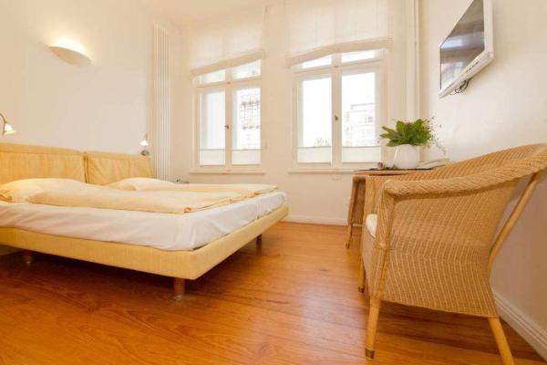 Villa Astrid, T6 Demmin, Забронировать Апартаменты/квартира Отели Банзин с парковкой, Парковка