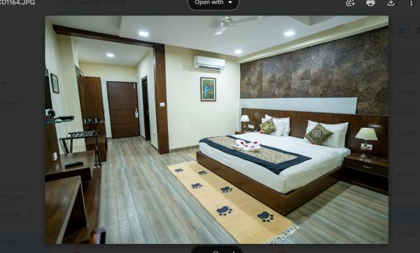 Jungle Vilas Resort