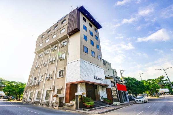 FabHotel KK Continental - 100m from Amritsar Junction Railway Station