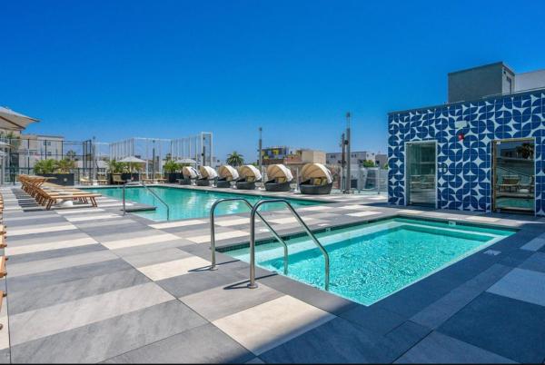Level Long Beach - East Village, Забронировать Отель Отели Большого Лос-Анджелеса с бассейном, Бассейн
