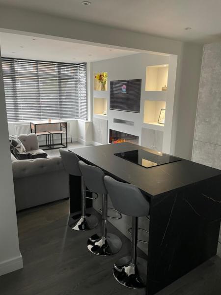 VA Home Stay - Close to Luton Airport, M1 & A505, Забронировать Проживание в семье Отели Лутон с парковкой, Парковка