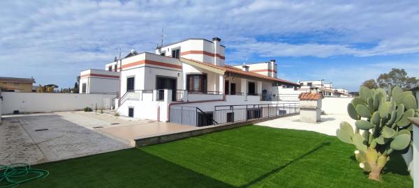 Villa Bassani, grande e luminosa ideale per gruppi, Забронировать Вилла Виллы Infernetto, Вилла