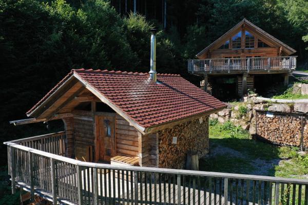 Schwarzwald Romantikhütte - Zweisamkeit - mit Bettwäsche, Handtücher und Holz, Забронировать Кемпинг Шенкенцелль Шварцвальд