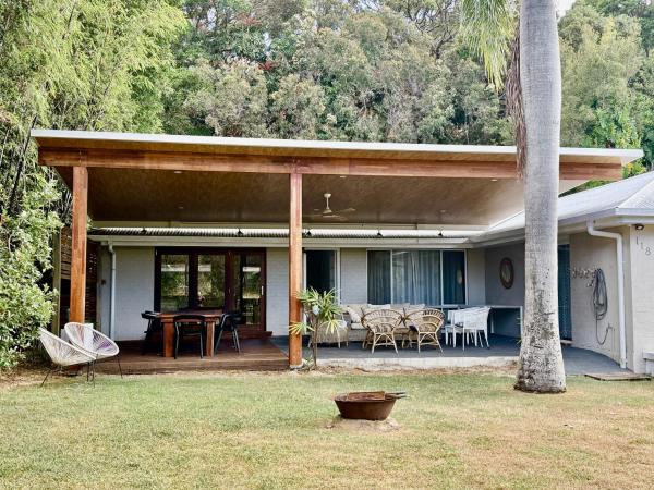 Palm Beach House - sleeps 12 - spacious, Забронировать Дом для отпуска Коттеджи Brisbane Region, Коттедж