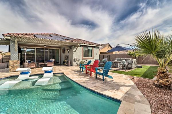 Heated Pool and Putting Green Goodyear Retreat