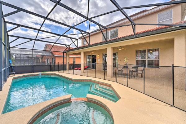 Spacious Family Home with Spa in Davenport!