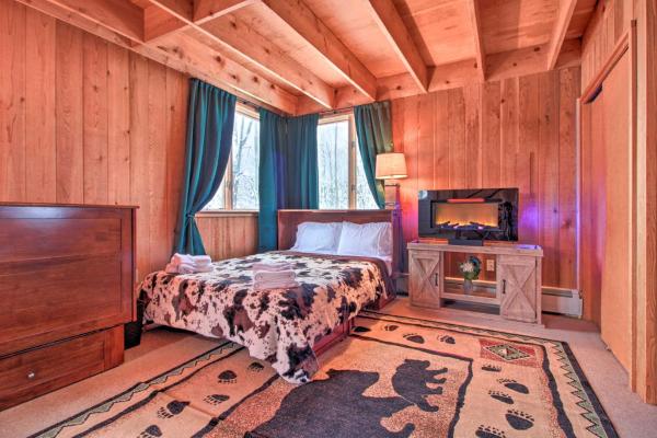Walk to Ski Trails Ludlow Home on Okemo Mountain!