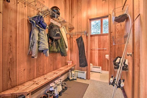 Walk to Ski Trails Ludlow Home on Okemo Mountain!