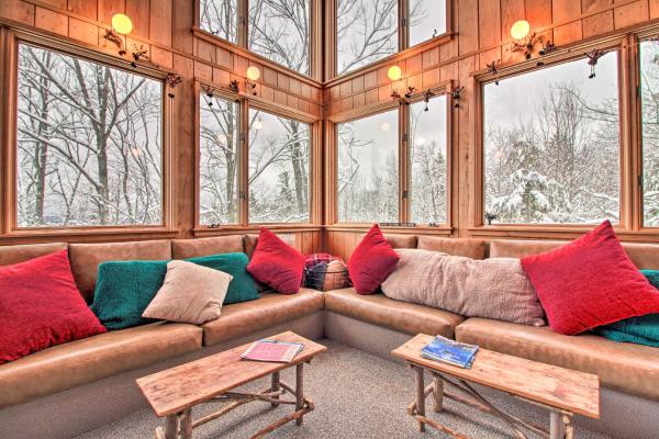 Walk to Ski Trails Ludlow Home on Okemo Mountain!