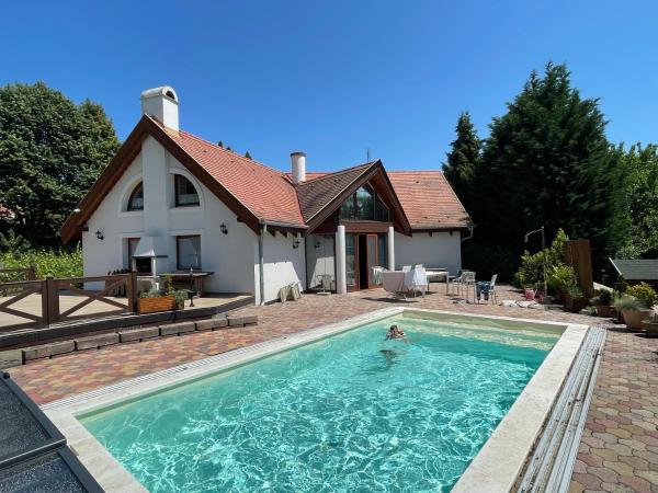 Spacious 3 bedroom house with heated pool, Забронировать Вилла Сиглигет Бадачонь