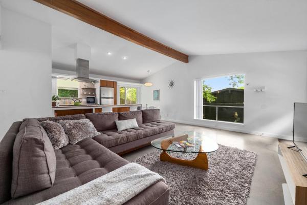 Quiet Haven with Huge Fenced Yard Fast Internet by Lodgewell, Забронировать Дом для отпуска Остин Greater Austin, рядом с Big Stacy Park