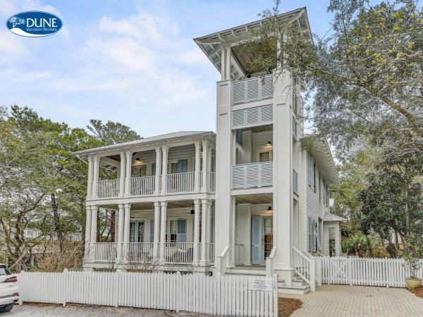 Beautifully remodeled "Taste & Sea" 3BR 3,5BA Steps from Beach Pools Optional Carriage cottage, Забронировать Дом для отпуска Виллы Санта-Роза-Бич, Вилла
