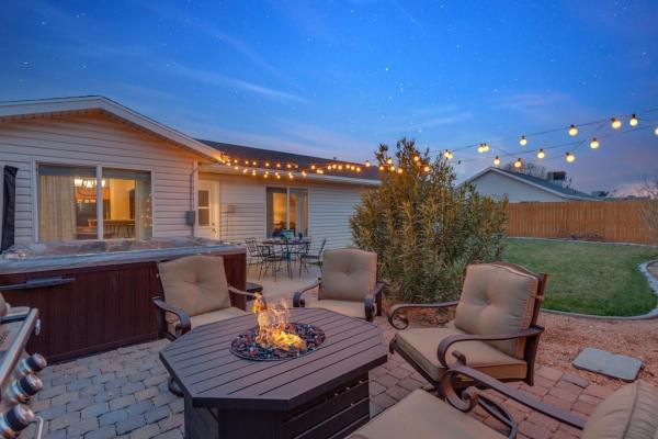 310 La Verkin Private Hot Tub, Spacious yard, near Zion National Park and St George, Забронировать Дом для отпуска Ла Веркин Национальный парк Зайон