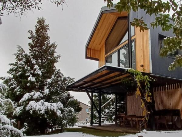 Casa de montaña La Cumba Patagonia, Забронировать Дом для отпуска Отели Сан-Мартин-де-лос-Андес с парковкой, Парковка