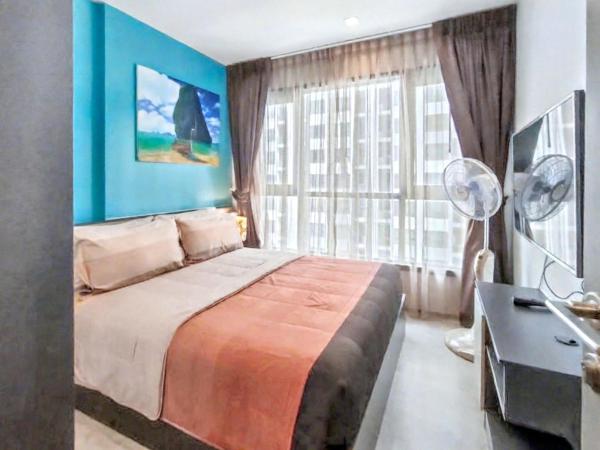 One bedroom Condo with pool view at The Base near Central Festival Pattaya