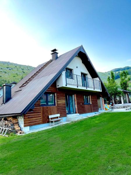 Holiday home Mons Albis Bjelašnica, Забронировать Дом для отпуска Отели Сараевского кантона с парковкой, Парковка