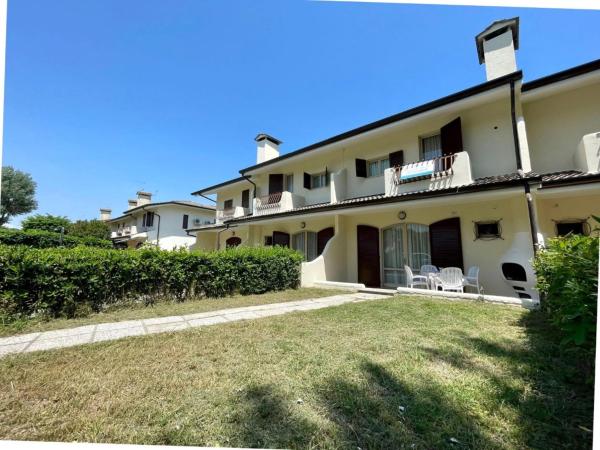 Wonderful Villa With Huge Pool and Barbecue