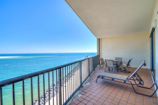 Grand Pointe 702