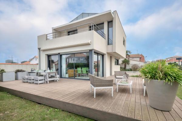 Maison d’Architecte Face Mer à la Plaine sur Mer, Забронировать Дом для отпуска Отели Loire-Atlantique с парковкой, Парковка