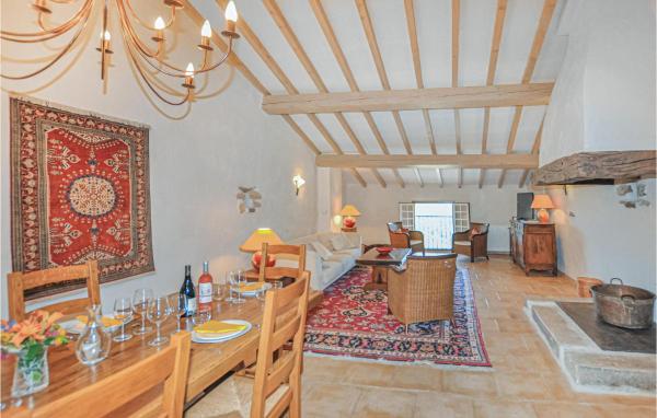 3 Bedroom Cozy Home In Taulis