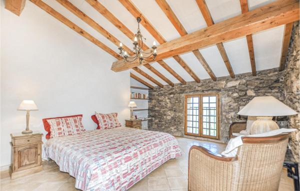 3 Bedroom Cozy Home In Taulis