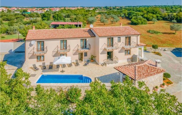6 Bedroom Cozy Home In Galizana, Забронировать Дом для отпуска Галижана Pula Riviera