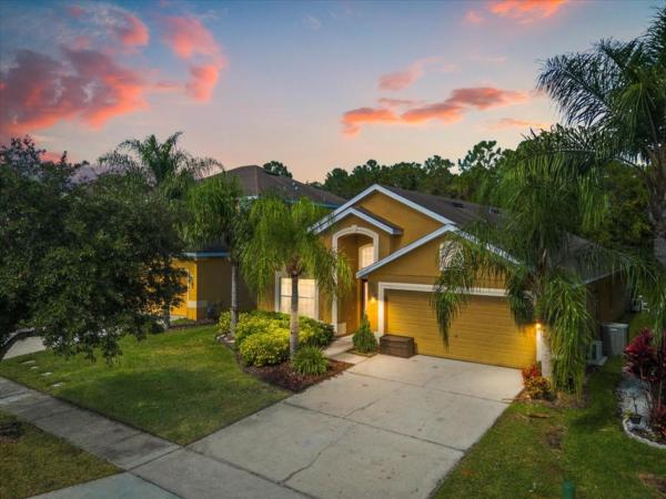 5 Bedrooms 3 Bathrooms Veranda Palms 4458 Np