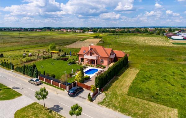 Amazing Apartment In Turcin With Sauna, Забронировать Дом для отпуска Коттеджи Croatian Zagorje, Коттедж