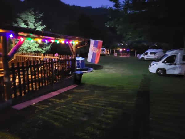 Kamp kućica trokrevetna, Забронировать Кемпинг Crnča Центральная Сербия