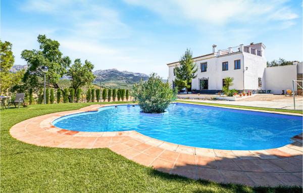 Gorgeous Home In Cazorla, Забронировать Дом для отпуска Отели Касорла с парковкой, Парковка