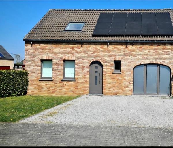 Gîte au 14 - au calme avec jardin , proche de Dinant, Забронировать Дом для отпуска Ане провинция Намюр