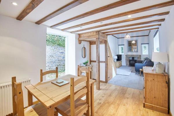 Woodland cottage in Cornwall with walled garden, Забронировать Дом для отпуска Отели в центре Хелстон, в центре